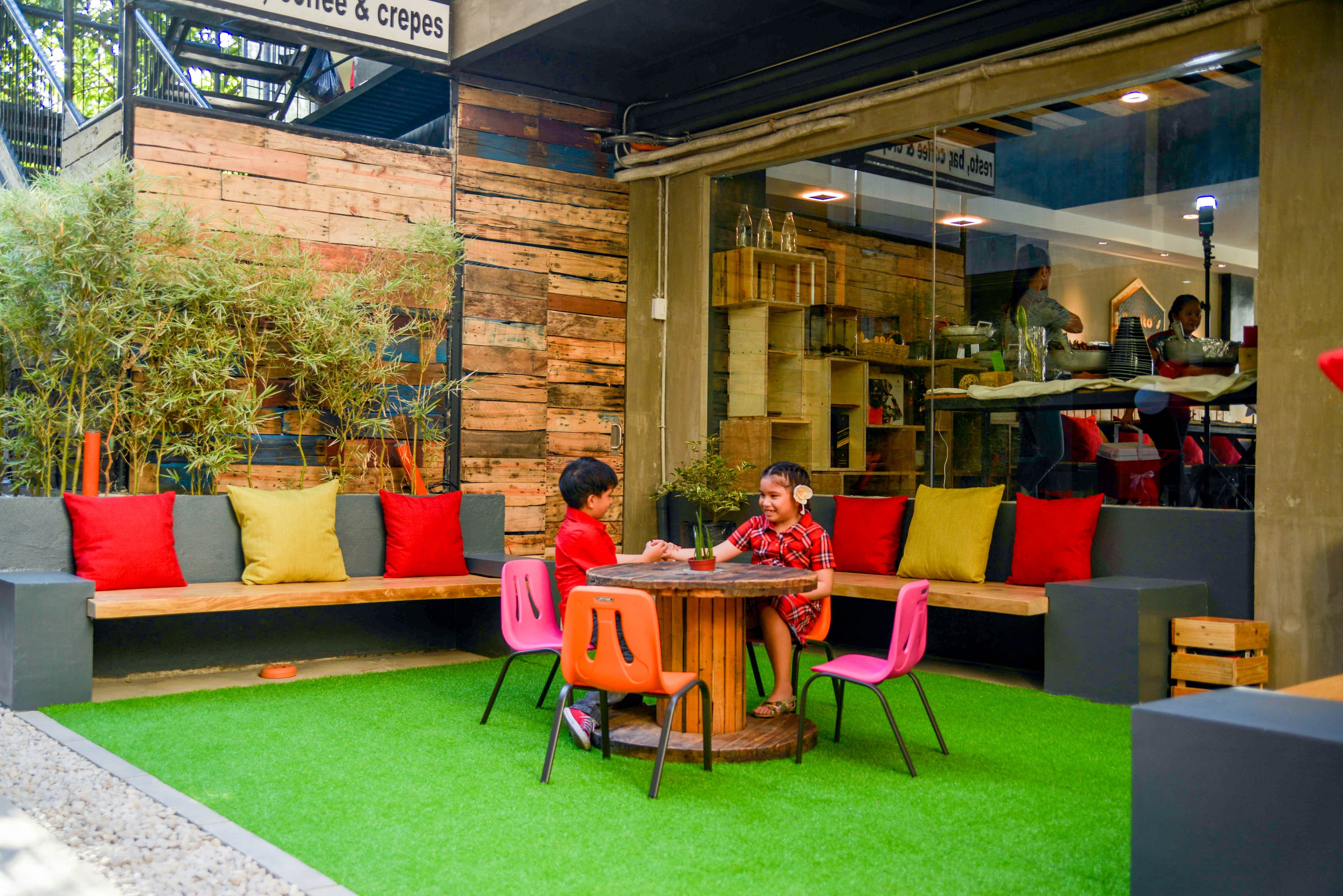 Bhive Hotel lounge